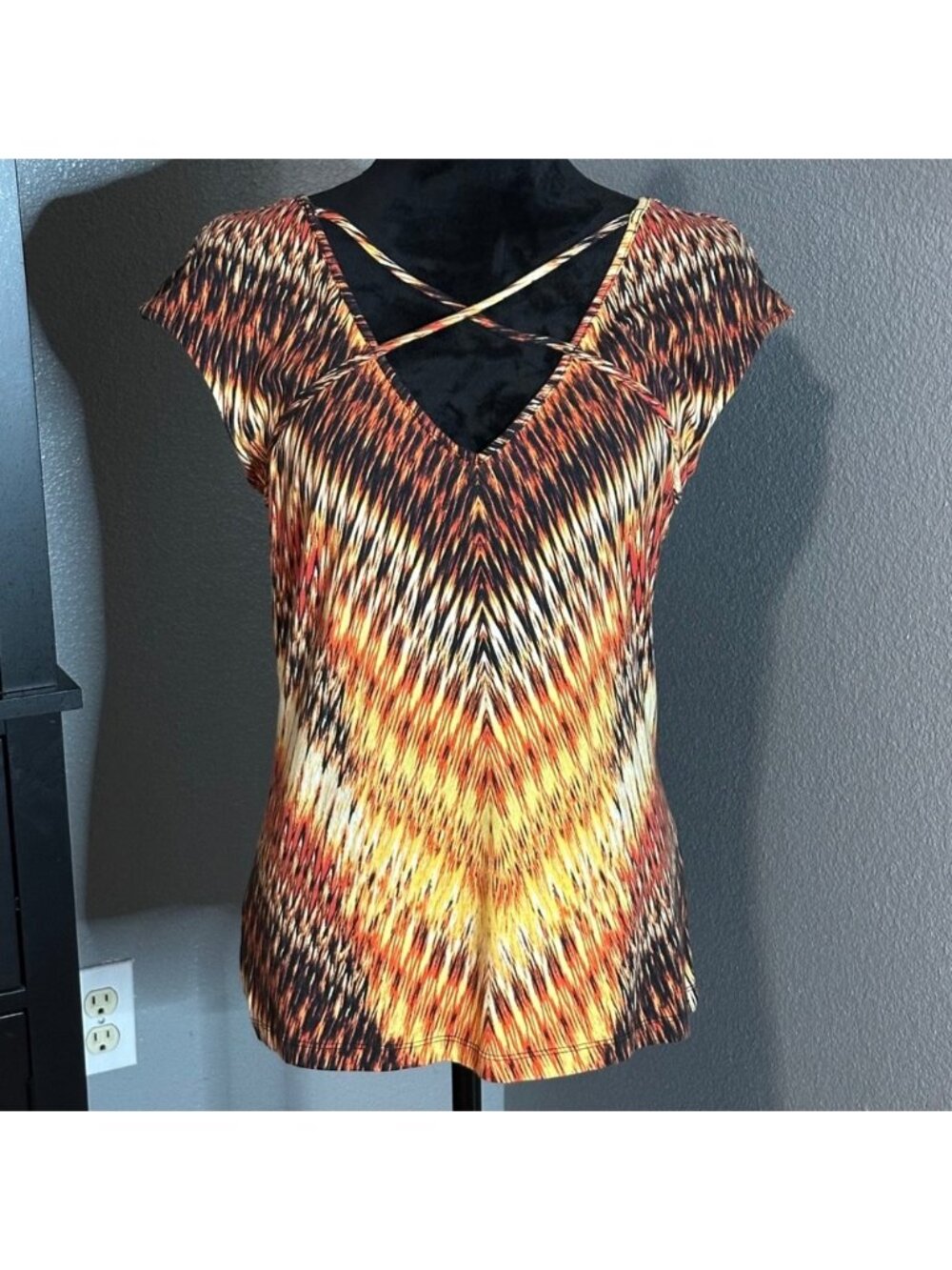 Guess Women's Top Large Criss Cross V-Neck Abstract Print Y2K Inspired Boho